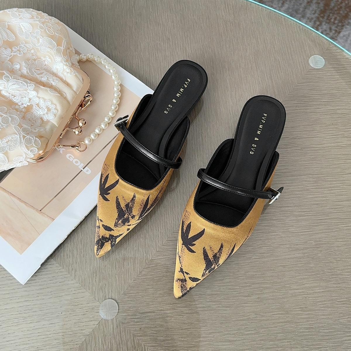 

Модні тапочки на низькому каблуці для жінок 2024 Новий гарячий розпродаж Літнє однотонне жіноче взуття Baotou Rubber Pu Жіночі тапочки Zapatos 37 жовтий