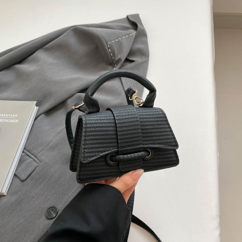 French niche texture portable small bag women's 2025 spring fashion hourglass small square bag versatile trendy messenger bag