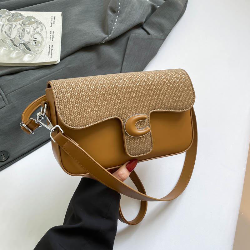 

Модный тренд повседневная простая маленькая квадратная сумка нишевая 2025 осень новая в иностранном стиле женская личность плечевая сумка-мессенджер коричневый