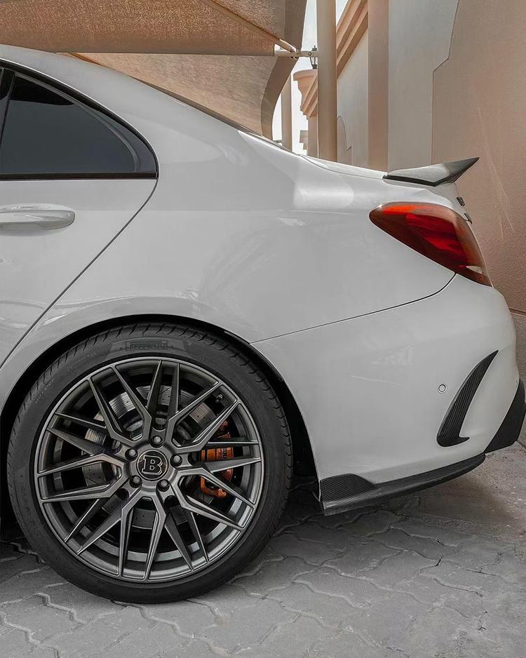 Süsinikkiust kerekomplekt W205 Mercedes-Benz C-klassi kupeele: Esipamper ja tagapamper, tuuledeflektorid, C200-C63