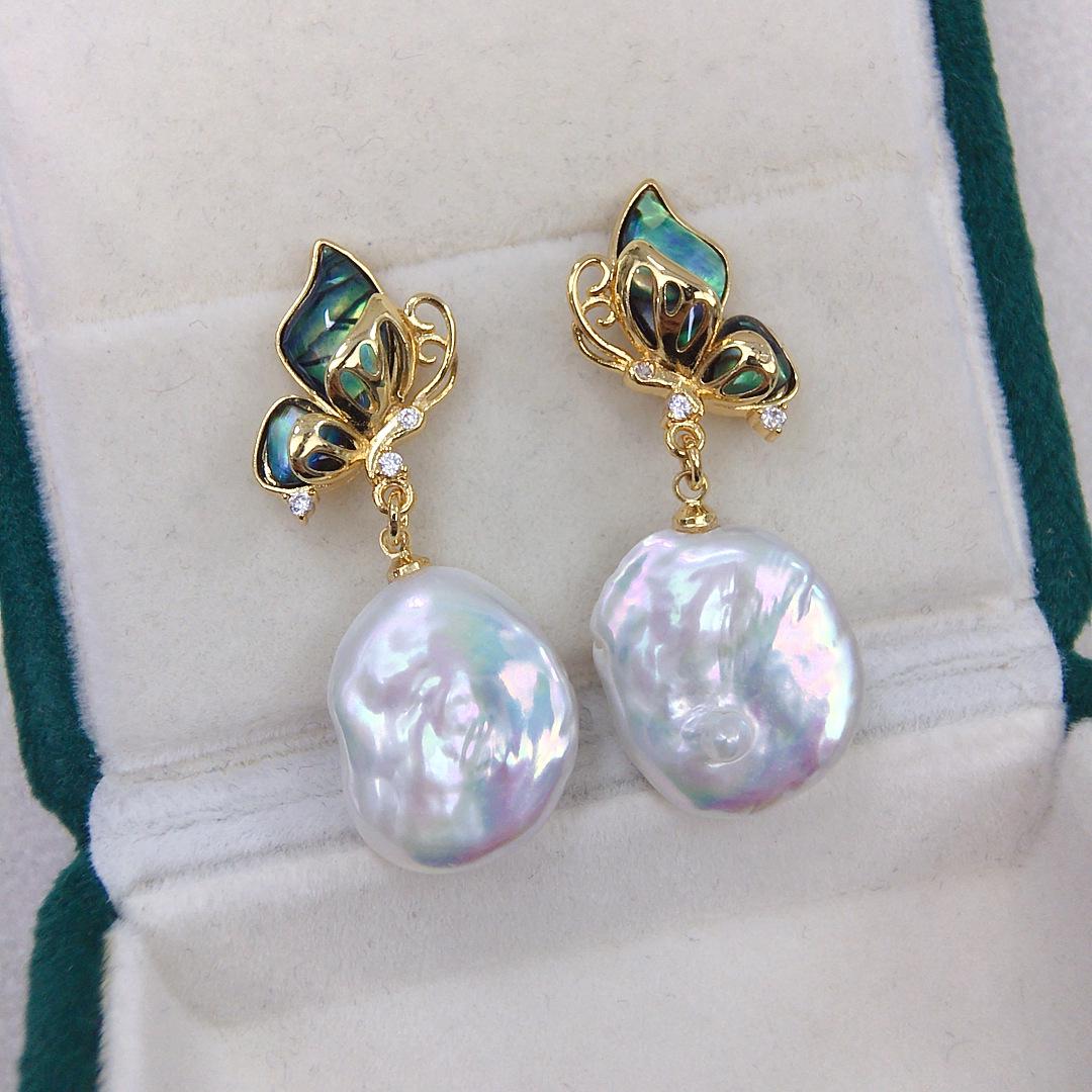 Серьги-бабочки из натурального жемчуга барокко и перламутра белый