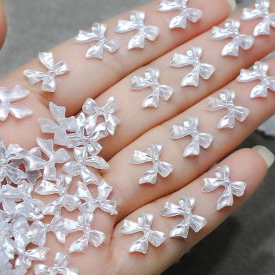Nail art – Strass e decorazioni per unghie