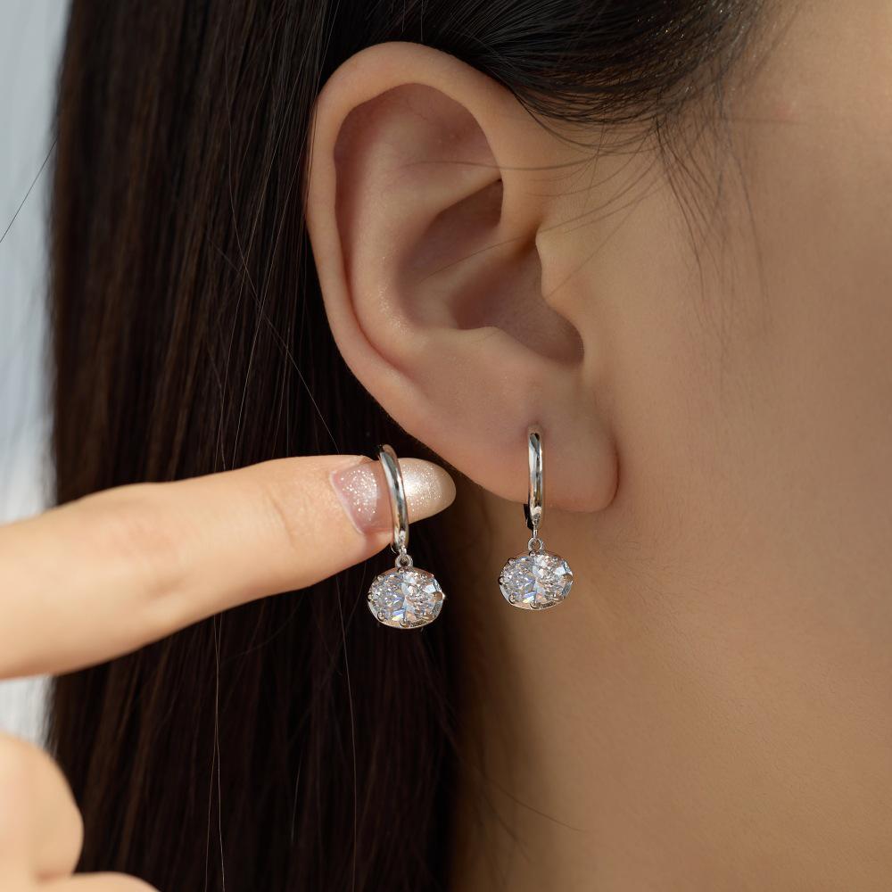 European Style S925 Sterling Silver Women's Necklace & Earrings Set with Simple 2-Carat Pendant and 1.5-Carat Silver Earrings