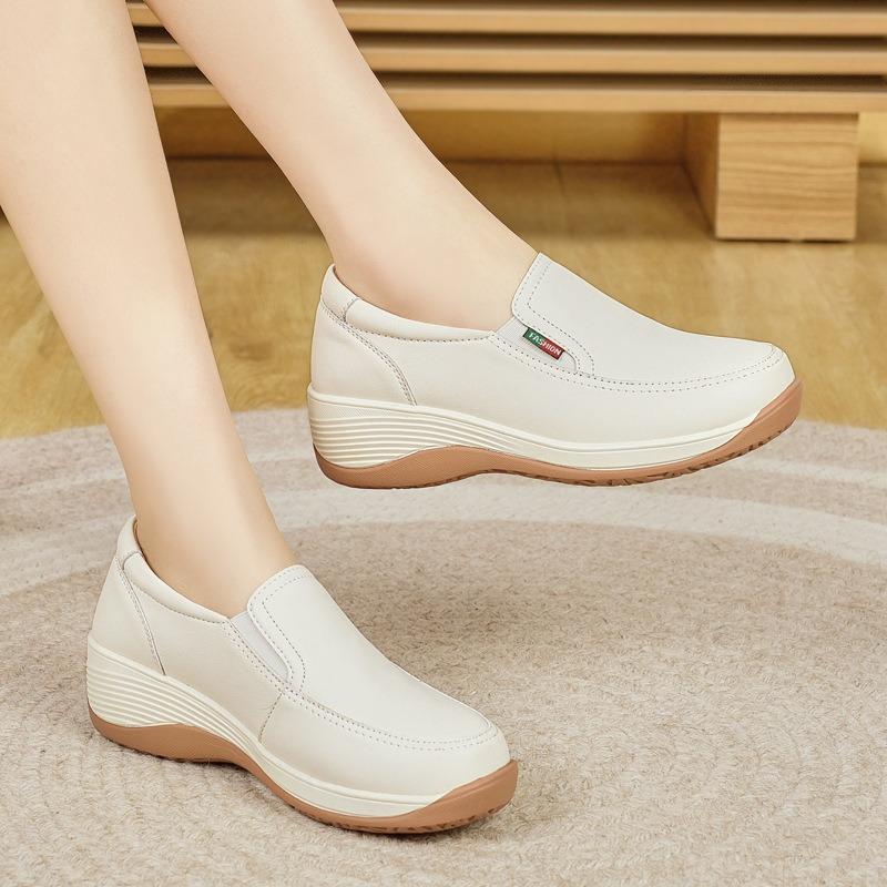 Soft-soled women's summer new hollowed-out one-pedal mother shoes, light mouth light muffin shoes women