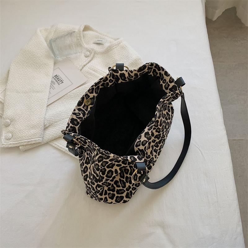 Women Popular Handbags Large Capacity Leopard Shoulder Bags New Fashion Tote Bag Shopping and Travel Bags Canvas Bags
