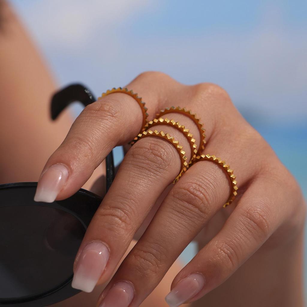 Qiong Yao 18K Gold Textured Ring: Stylish 3D Gear Design, Trendy European & American Style