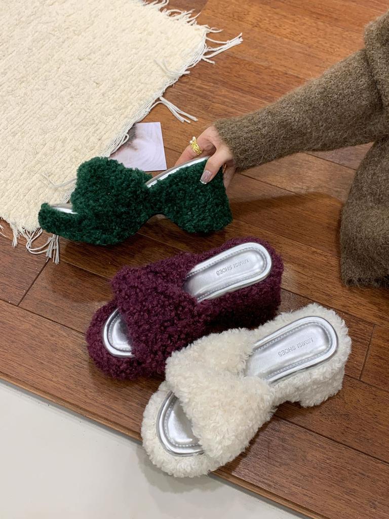 Crossed sheep curly hair slippers women's outer wear 2025 new autumn and winter feeling thick bottom height increase small slope heel one-word drag