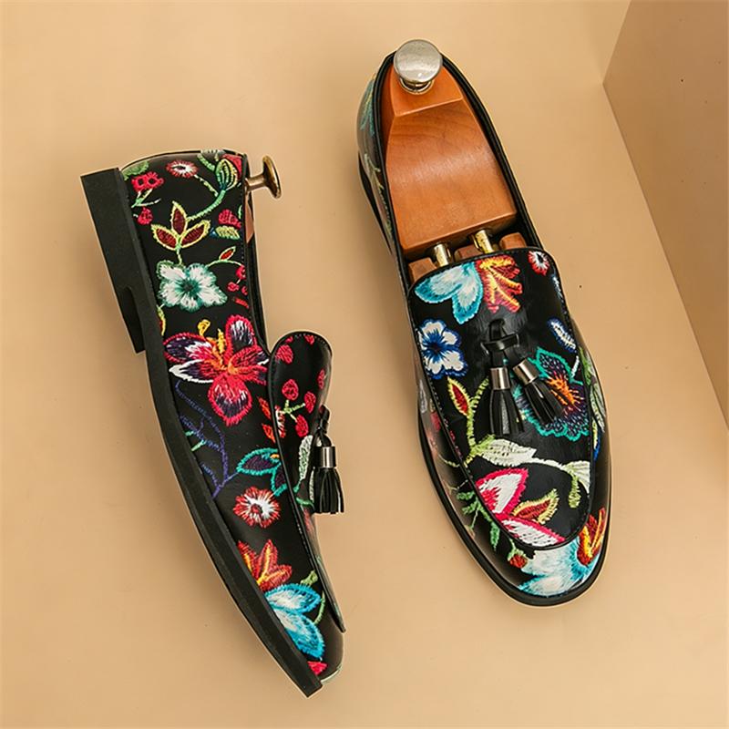 Fashion New Flower Tassels Patent Leather Casual Driving Shoes for Men Slip on Loafter Formal Wedding Dress Homecoming Zapatos
