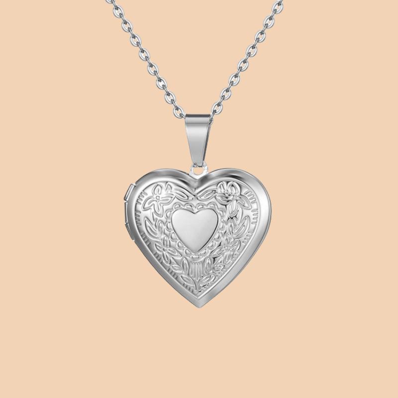 European and American Valentine's Day jewelry high-end love necklace creative gift peach heart photo frame pendant collarbone chain women