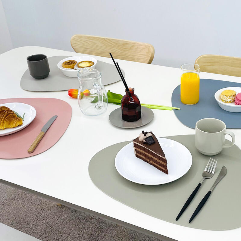 3 Non-Slip Pebble Waterproof Placemats brown