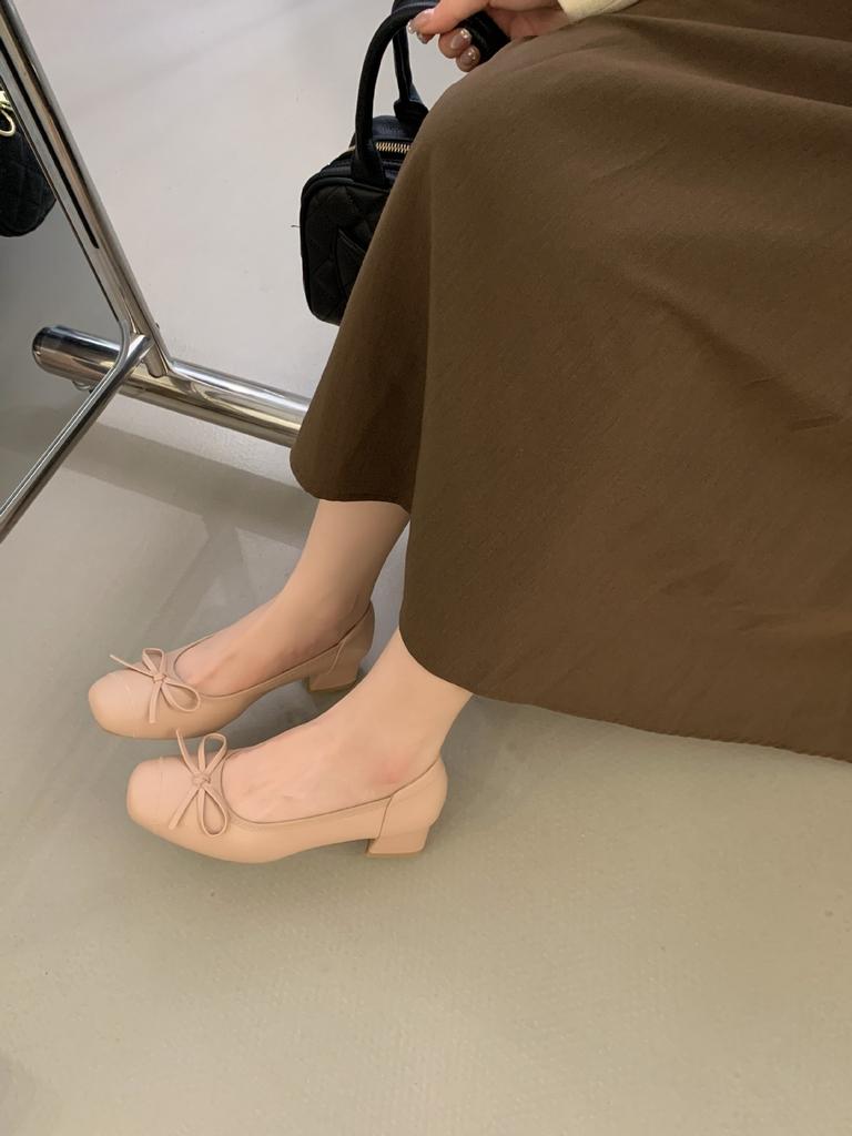 Soft and Thick-heeled Women's Shoes 2025 Autumn New Products, Dongdaemun, South Korea, Personalized Embossed Square Head, Shallow Mouth Commuting