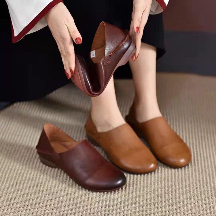 Retro grandma leather shoes women's 2025 autumn new soft-soled casual shoes flat-soled shallow mouth large-size single shoes lazy shoes
