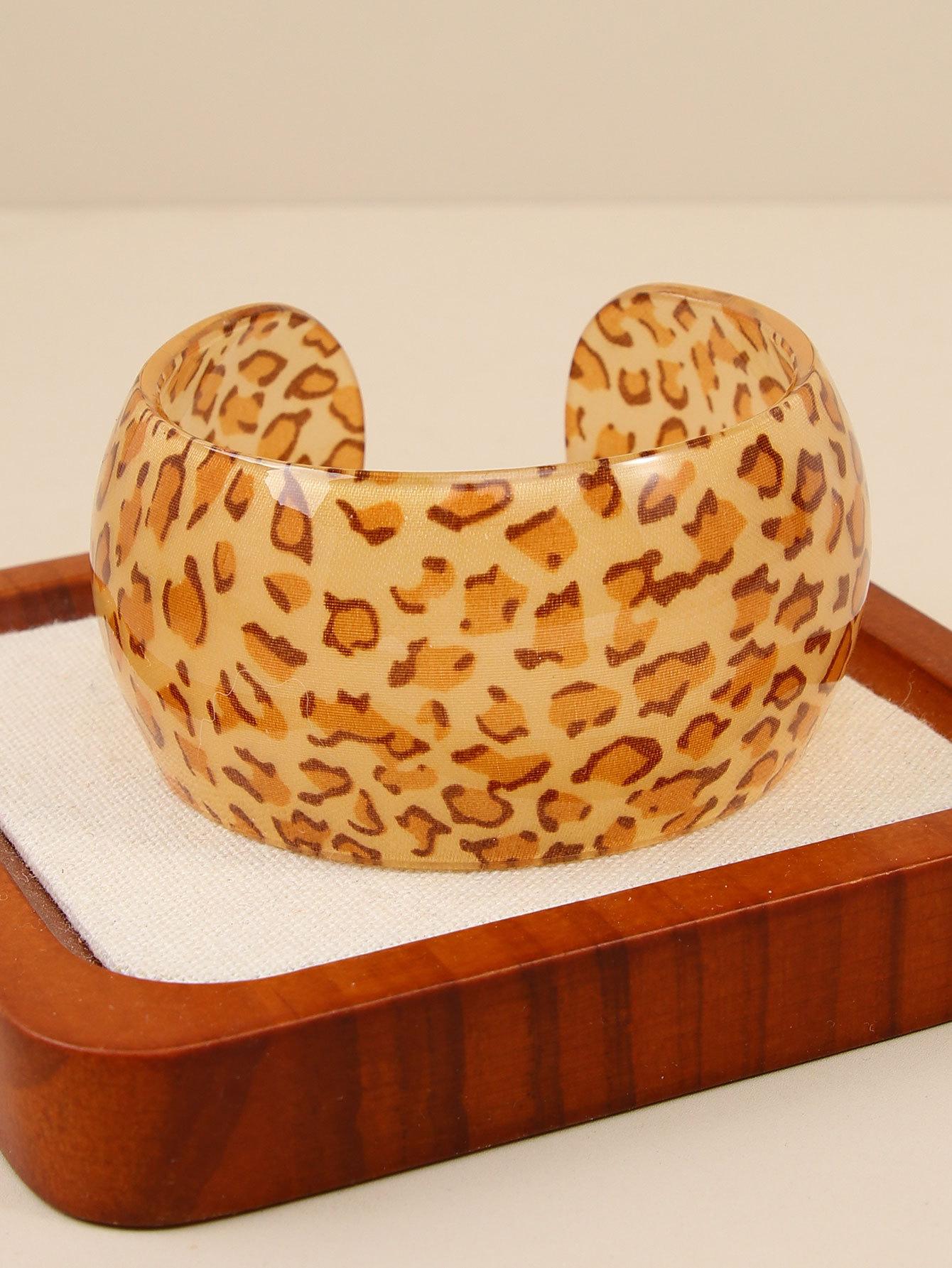 

Sexy Leopard Print Resin Cuff Bangles Exaggerated Design Resin Material Leopard Print Bracelets Couple Style Wide Open