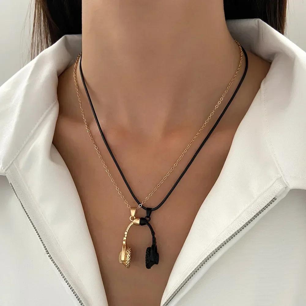 

Vintage Love Hreart Peach Heart Pearl Gold Color Necklace Three-Piece Set for Women Multiple Layer Stackable Type Clavicle Chain