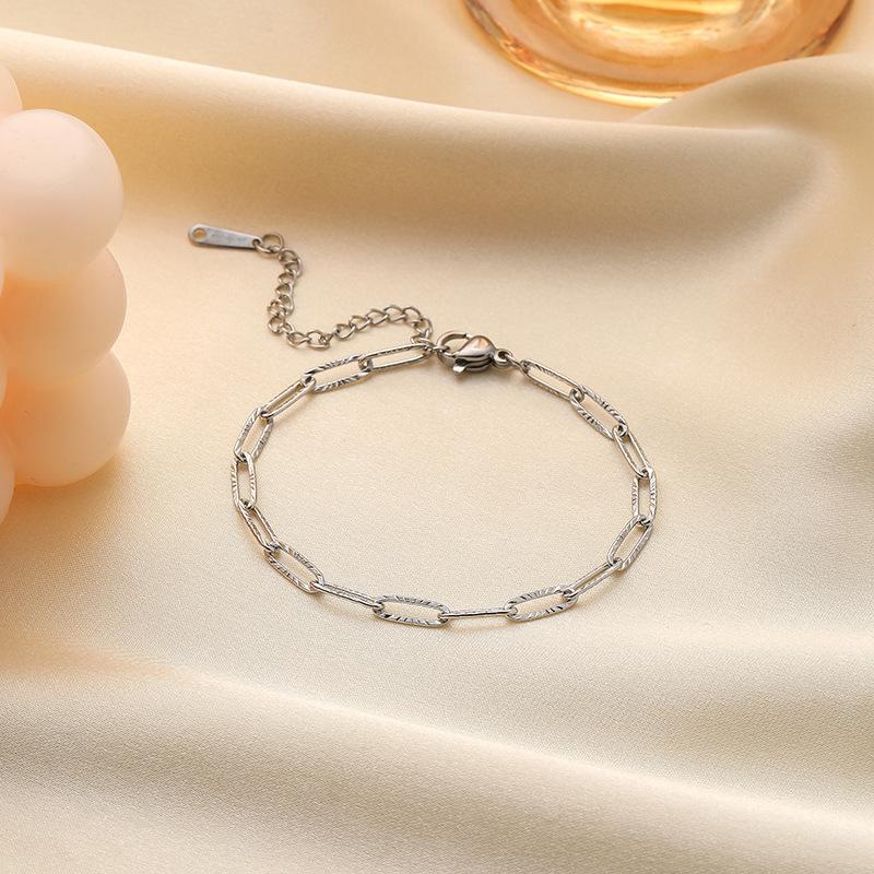 Hot-selling Embossed Necklace Female Niche Design K Gold-plated High-end New Popular Chain Collarbone Chain