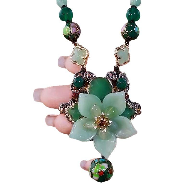 New trendy retro ethnic high-end necklace green Yaochi lotus shape sweater chain autumn and winter clothing pendant