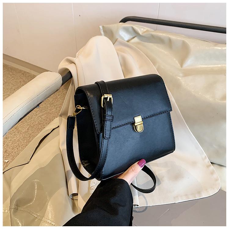 Retro Hong Kong style bag women's 2025 new trendy versatile messenger bag fashionable foreign style solid color flip shoulder bag women