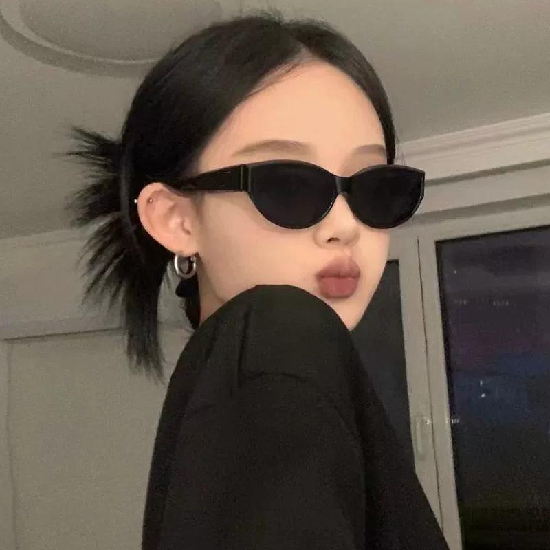 Women's High-Value Cat-Eye Retro Sunglasses - Celebrity Style, UV Protection, Trendy & Chic.