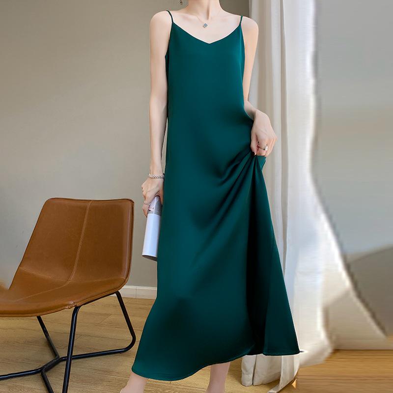 Vestido Slip de Seda Mezclada con Cuello en V para Mujer Talla Grande - Colección Primavera 2024