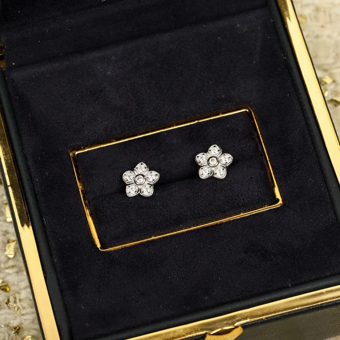 

Latest Hot Brand Vintage Earrings Luxury Jewelry for Women Diamond Flower Designer Eardrop 925 Sliver Lady Party Stud Earrings серебряный