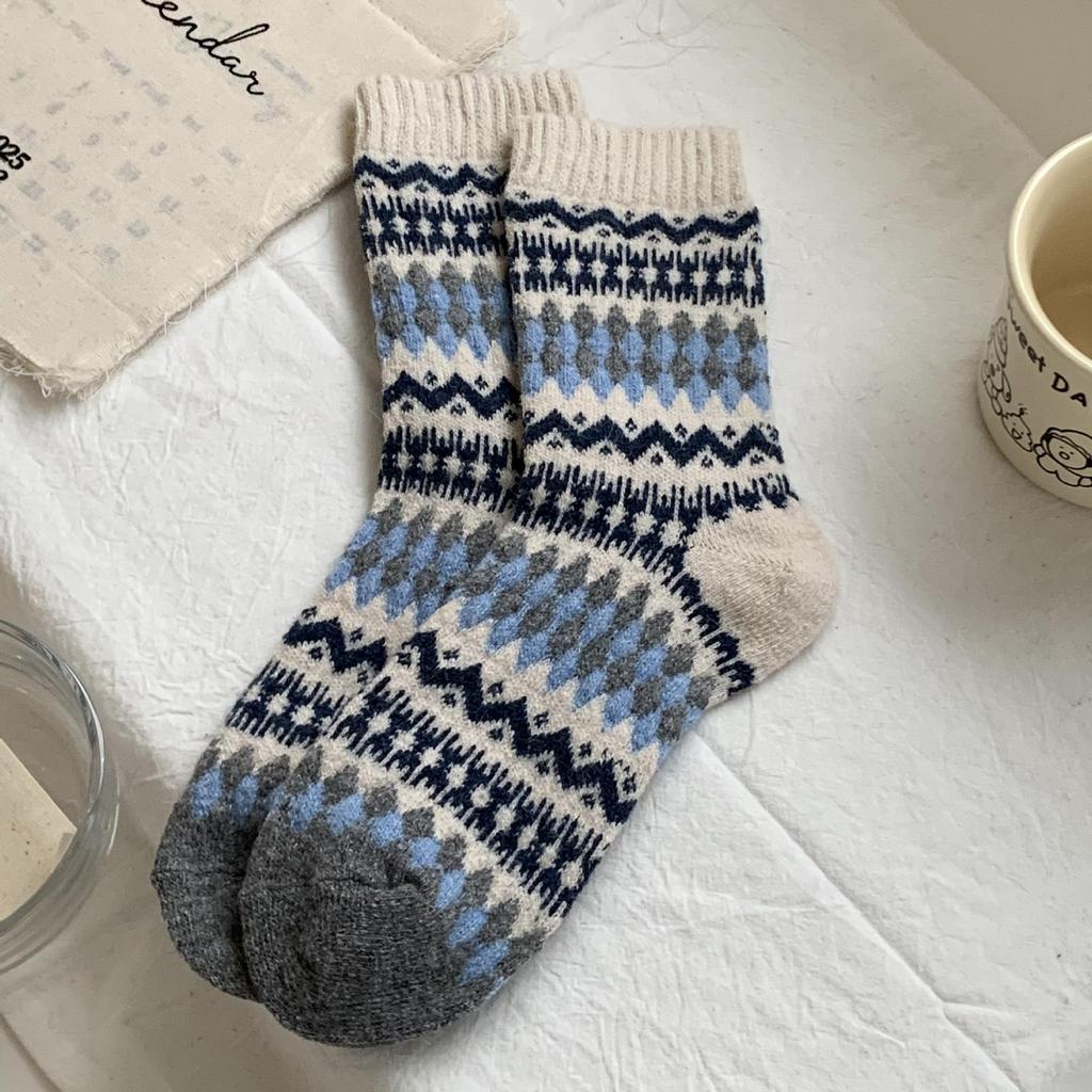 Women's Retro Fair Isle Wool Socks - Ethnic Style, Warm, Mid-Calf, Perfect for Autumn/Winter