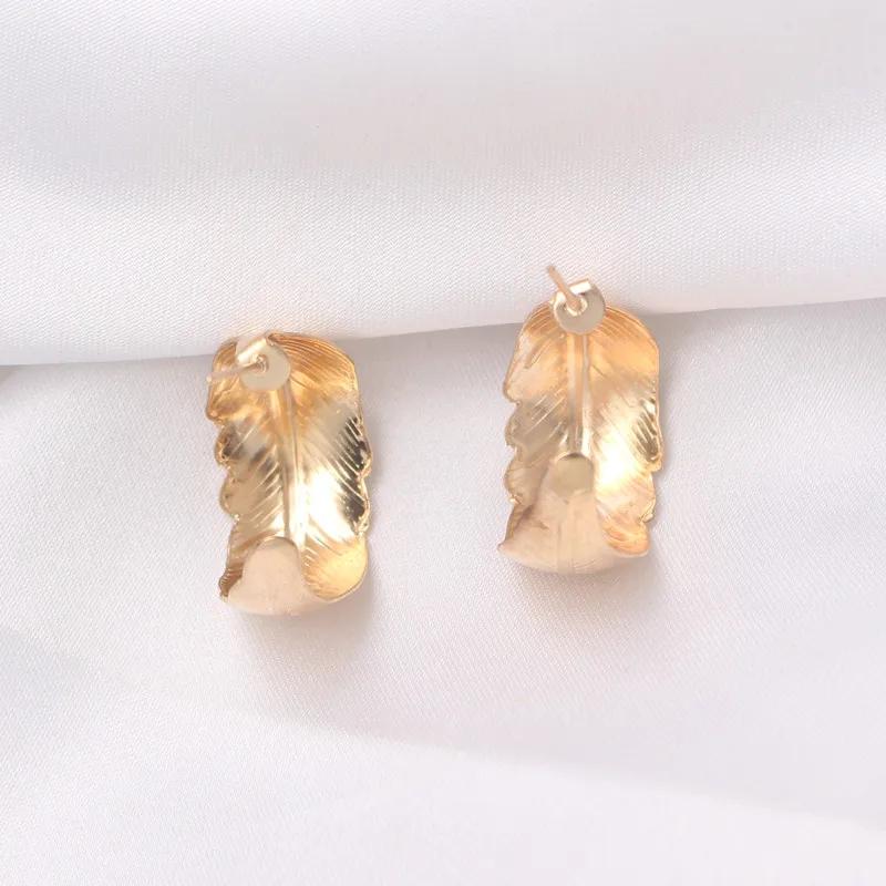 Metal Feather Women's Stud Earrings Gold Color C-shaped Earrings for Female Unusual Earrings Bijoux Femme Fashion Jewelry