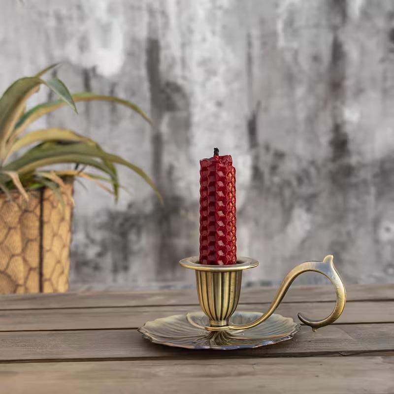 Retro Metal Taper Candle Holder European Retro Handheld Small Candlestick Crafts Bronze Table Candle Holder Home Decor