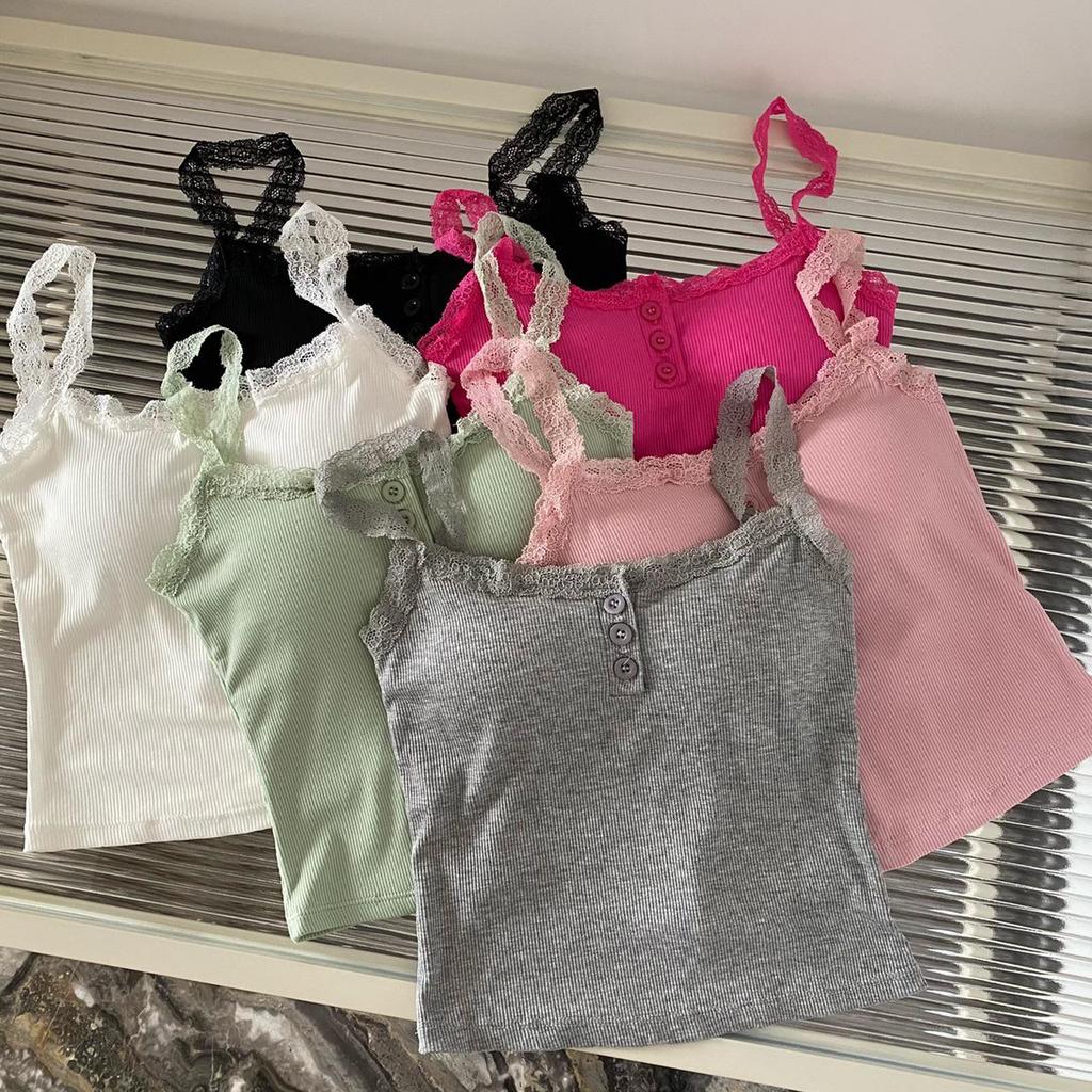 Elegantes geripptes Spitzen-Camisole mit Brustpolster - Weiche Baumwolle, Stilvolles Rückendesign