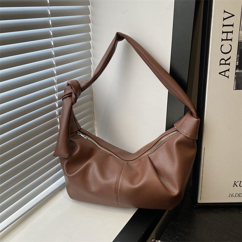 

ins стиль ретро мягкая плиссированная осень и зима новая сумка женская повседневная однотонная сумка-мессенджер для работы корейская сумка-пельмень