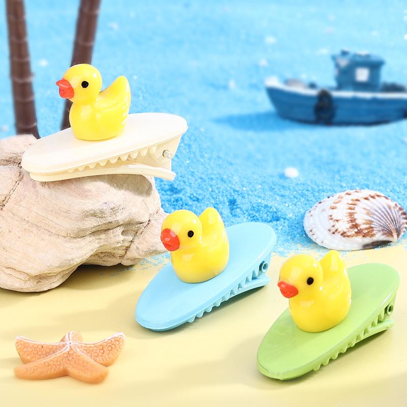 Yellow Duck Resin Figurine for Micro Landscape Decoration