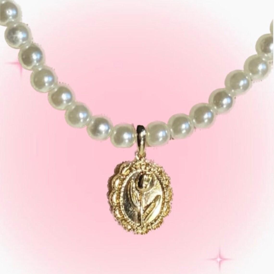

Oval Tulip Pearl Pendant Necklace