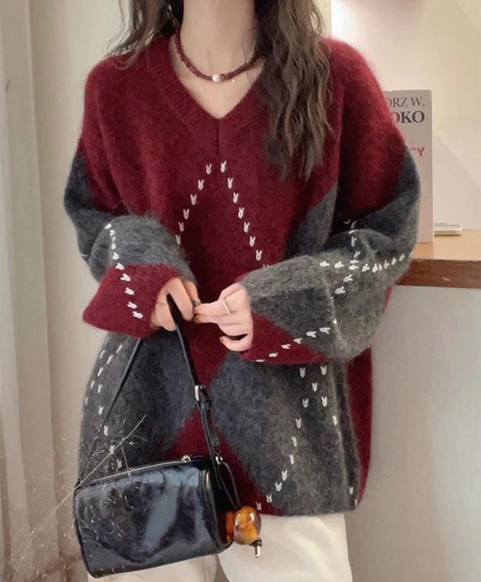 European Diamond Check Raccoon Fleece Sweater for Women - Autumn 2024 Collection, Loose Fit, Versatile and Trendy.