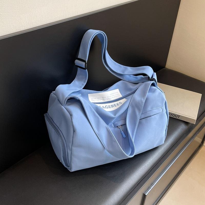 Travel bag large capacity high sense high value light fashion niche shoulder bag trendy fitness bag