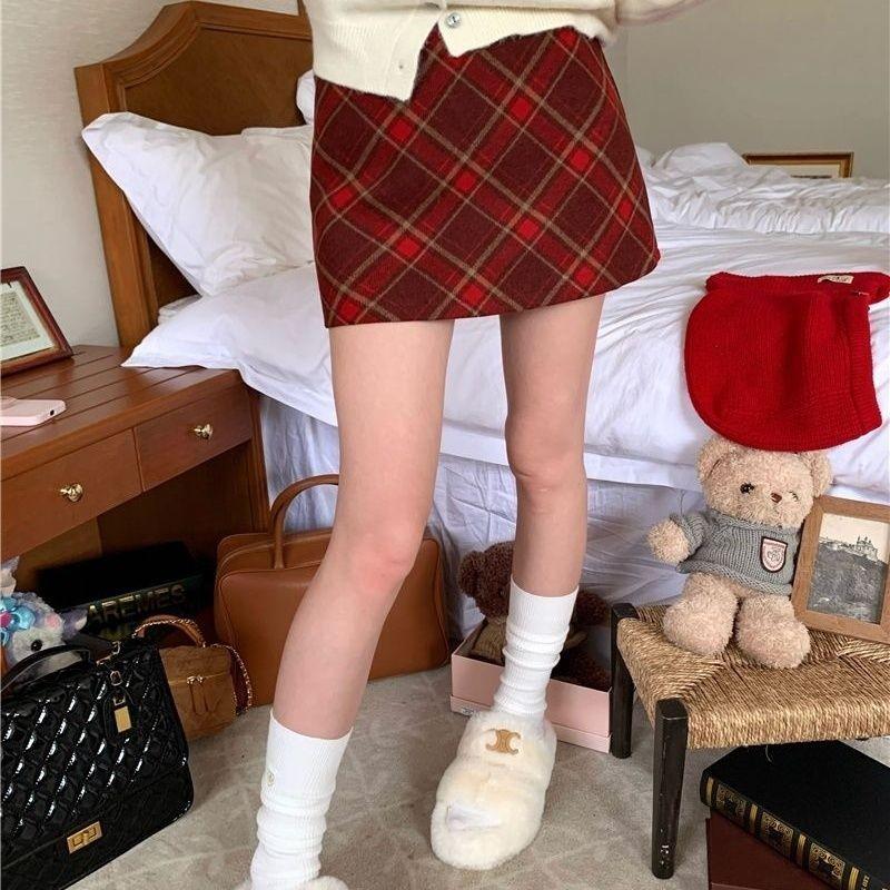 2025 Women's New Year Red Plaid Wool A-line Skirt: High Waist, Slimming, Hip-Hugging Petite.