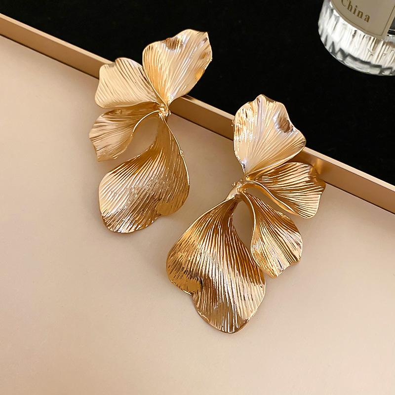Flower Steel Needle Earrings French Style High-end Temperament Petal Earrings for Women