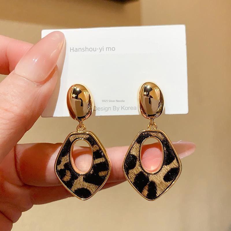 Leopard Print Earrings for Women, Hong Kong Style, High-End and Elegant Earrings, European and American Design Earrings, Sexy and Fashionable Earrings