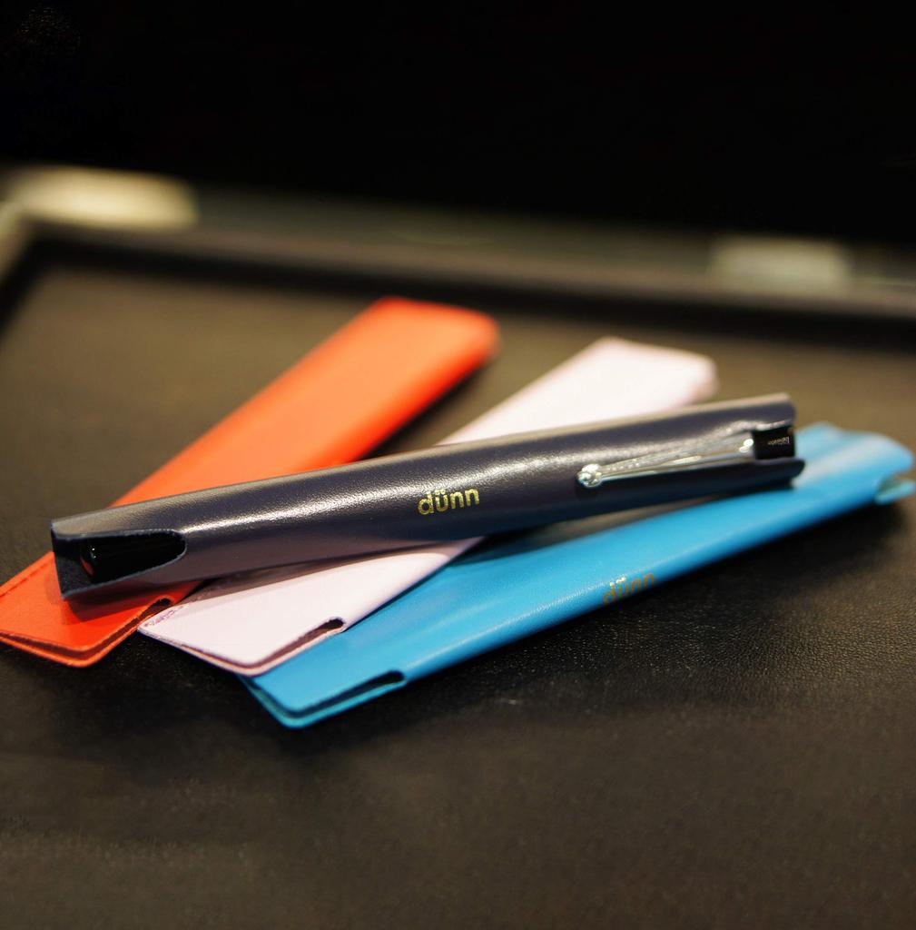 dunn One Pen Cover BOLD DOB13 (Cobalt Blue)