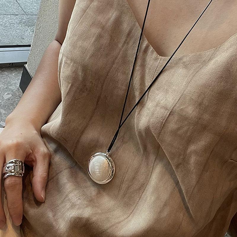 Všestranný hřeben Love přívěsek dlouhý černý provazový náhrdelník pro ženy dívky Vintage lehký luxusní elegantní náhrdelník příslušenství