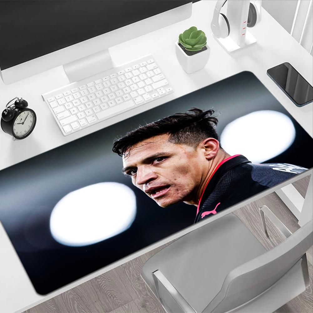 Arsenal's Alexis Sanchez Action. Gaming Mouse Pad Desk Mat Computer Desk Keyboard Mat Non-Slip Rubber Base Office and Gaming Desk Decoration