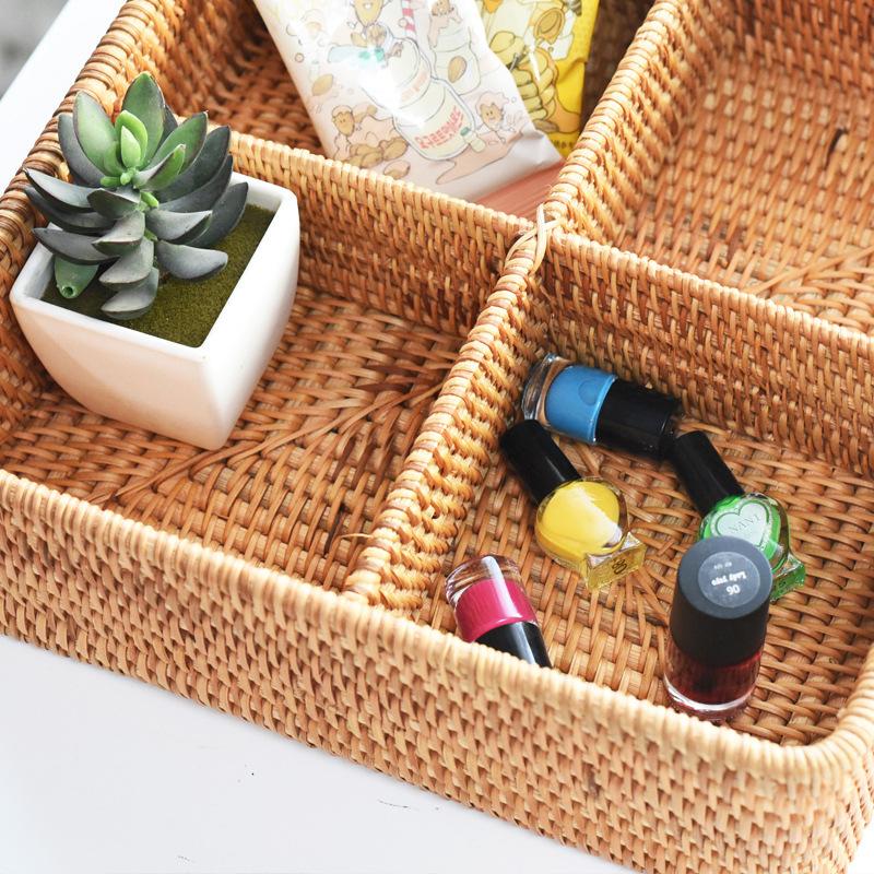 Handgeflochtene Rattan-Aufbewahrungsbox – Quadratischer Tisch-Organizer mit 4 Fächern für Snacks, Nüsse und Haushaltsartikel