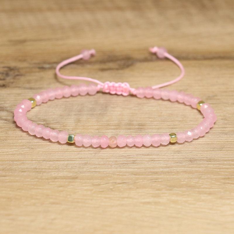 Náramek z fazetovaných korálků akvamarínu – Zlatý akcent Nastavitelný Delikátní šperk, Dárek pro ženy pro klidnou jasnost