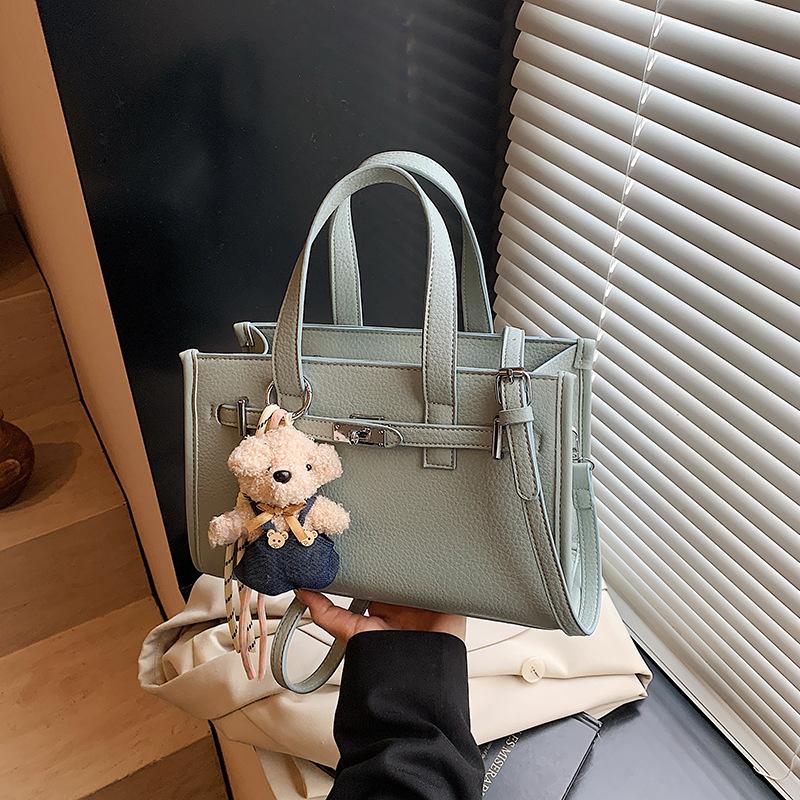 Niche portable small square bag women's new fashion versatile simple shoulder bag casual commuter messenger bag