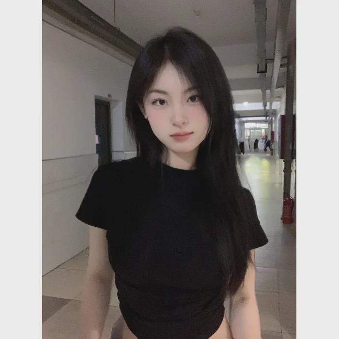 

Летний женский серый трикотажный свитер с короткими рукавами и высокой талией 2024 года во французском стиле One Size чёрный