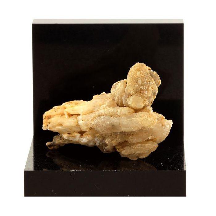 Pierres et Minéraux. Cerusite. 93.2 ct. Lescure Mine, Mayres, Ardèche, France.