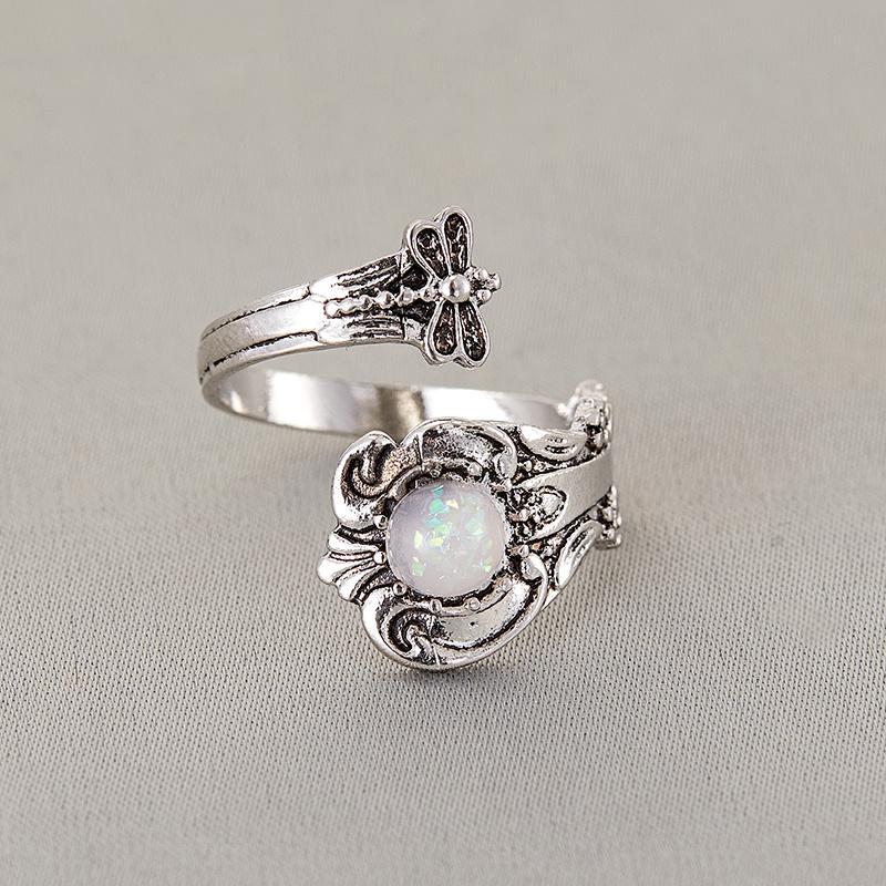 

Кольцо-цветок из лунного камня, неподвластное времени, винтажный гламур в стиле бохо, регулируемый открытый дизайн для помолвки, свадьбы и вечеринок — воздушное мерцание, романтические украшения Adjustable Opening