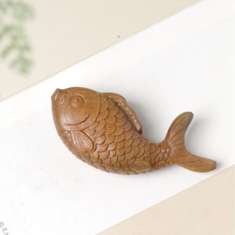 **Cute Koi Fish Carving (Yai Bai Boxwood) - Childlike Handheld Sculpture for Wealth and Fortune**