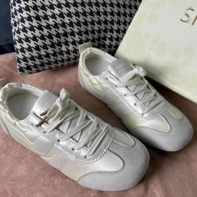 Classics Women's Vulcanize Shoes Outdoor Walking Low Heel Lace Up Sneakers Versatile Ladies Casual Shoes