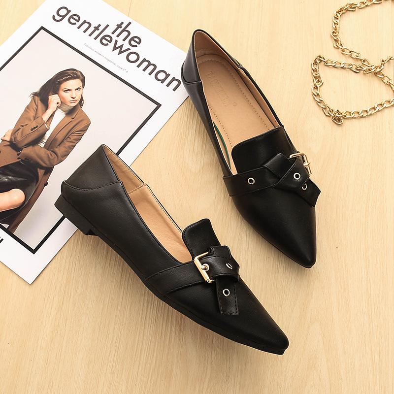 Nové jednoduché boty Dámská móda Přezka na opasek Korejská verze Plochá obuv se špičatou špičkou Nazouvací mokasíny pro ženy