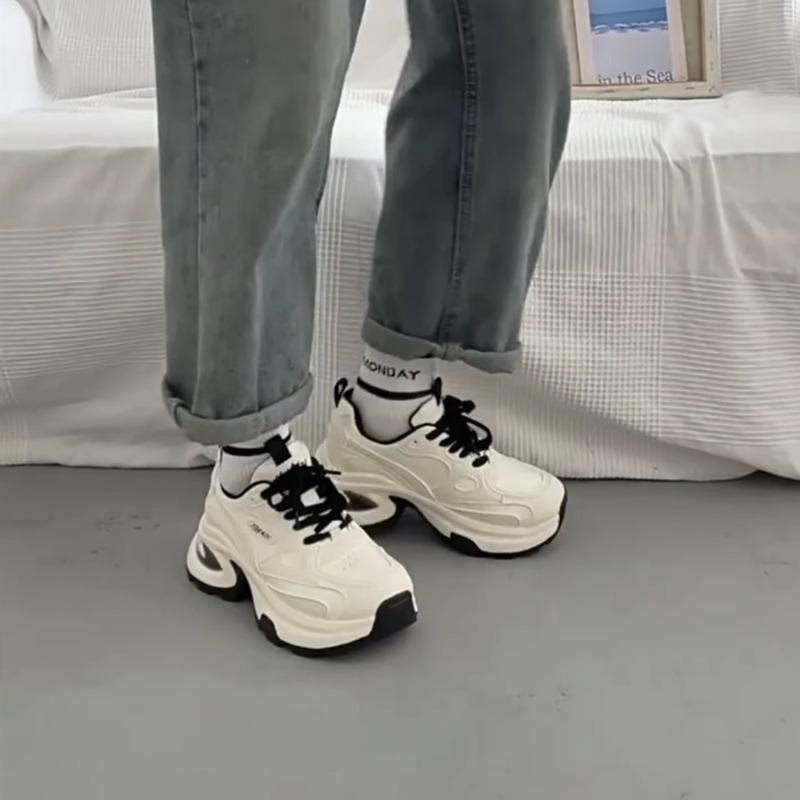 

Muffin platform dad shoes for women and small people increase in height. New spring and autumn versatile casual sports shoes 40 чорний