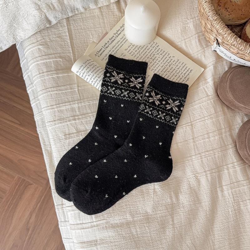 

Wool Socks Mid-Leg Socks Are Thickened And Fleece To Keep Warm Winter Stockings One size чорний